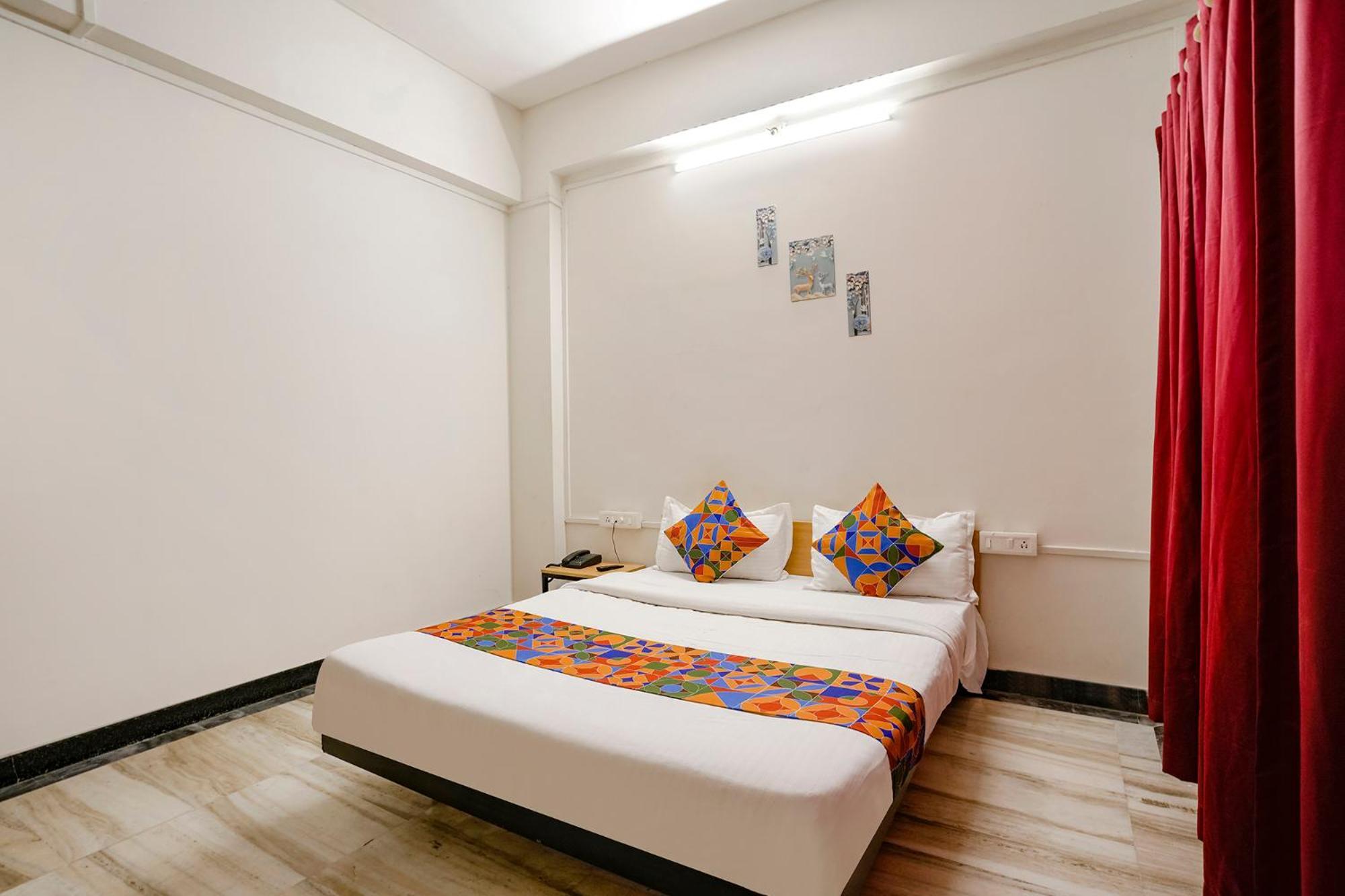 Fabhotel Saubhagya Inn Nashik Exteriör bild