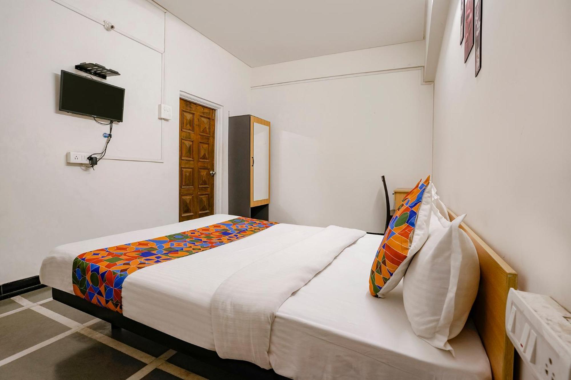 Fabhotel Saubhagya Inn Nashik Exteriör bild