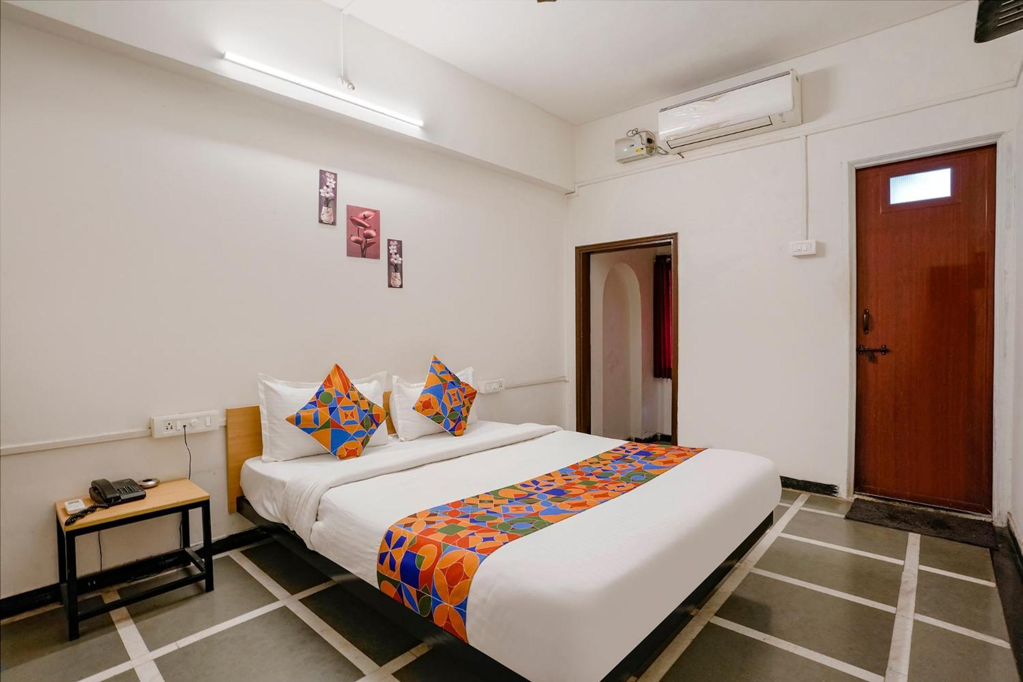 Fabhotel Saubhagya Inn Nashik Exteriör bild